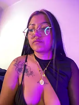 queen of you heart online show from April 3, 10:49 pm