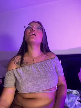 queen of you heart online show from March 8, 3:43 am