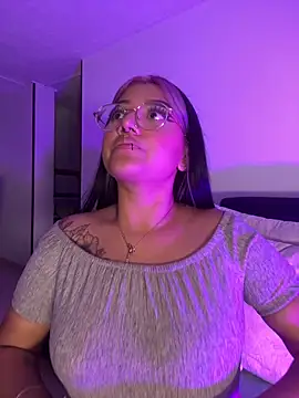 queen of you heart online show from March 7, 11:10 pm