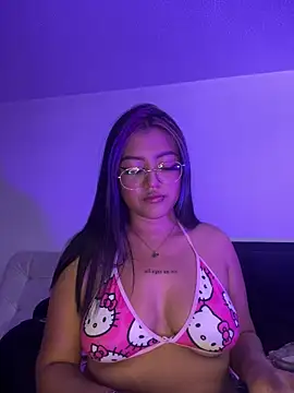 queen of you heart online show from April 2, 6:03 pm