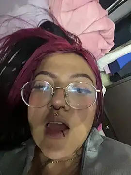 queen of you heart online show from February 26, 2:33 am