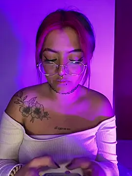 queen of you heart online show from February 7, 11:57 pm