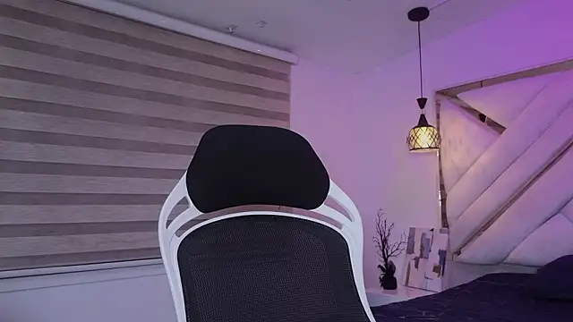 mia gatesvg online show from February 12, 3:06 am