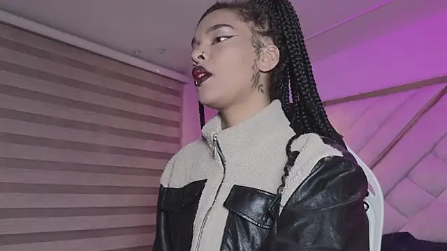 mia gatesvg online show from March 26, 3:49 am