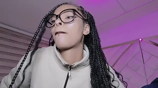 mia gatesvg online show from March 11, 3:00 am