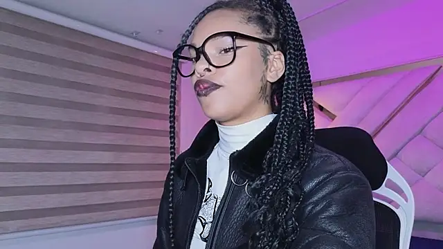 mia gatesvg online show from March 17, 2:58 am