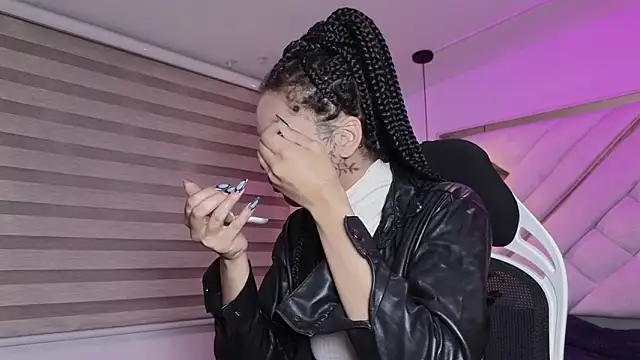 mia gatesvg online show from March 21, 3:19 am