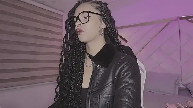 mia gatesvg online show from February 21, 2:57 am