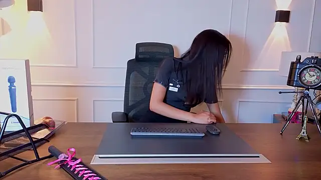 mia gatesvg online show from February 5, 3:13 am