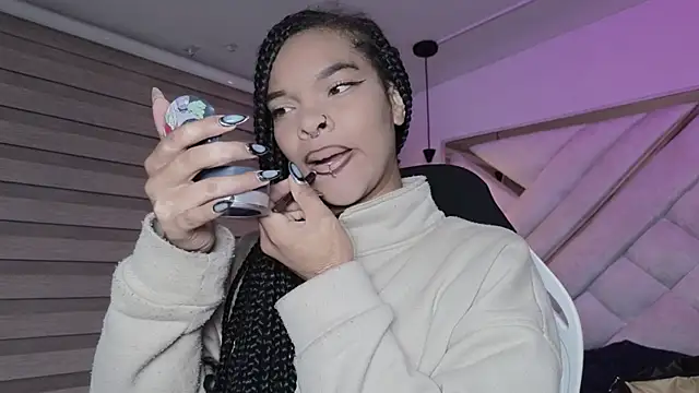 mia gatesvg online show from March 19, 3:06 am