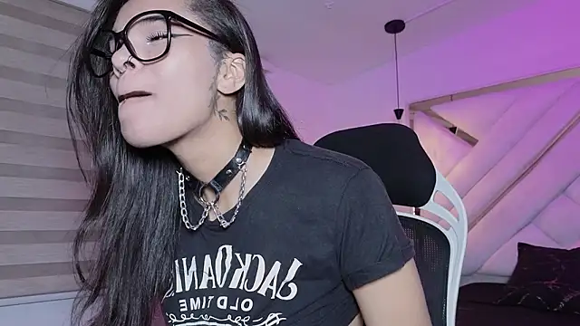 mia gatesvg online show from February 7, 2:52 am