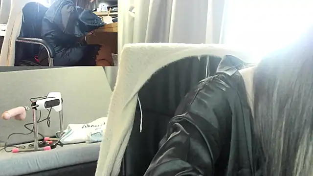 ScottishIvy online show from February 19, 3:09 pm