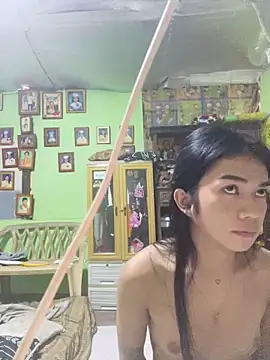 Snapshot of EnviousMaddie chatting on May 24, 12:10 am EnviousMaddie online show from May 24, 12:10 am
