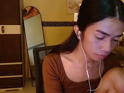Snapshot of EnviousMaddie chatting on May 10, 6:21 pm EnviousMaddie online show from May 10, 6:21 pm