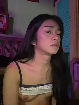 Snapshot of EnviousMaddie chatting on April 16, 12:28 pm EnviousMaddie online show from April 16, 12:28 pm