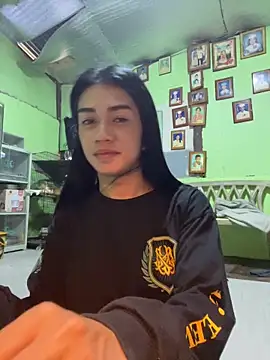 Snapshot of EnviousMaddie chatting on April 26, 10:01 am EnviousMaddie online show from April 26, 10:01 am