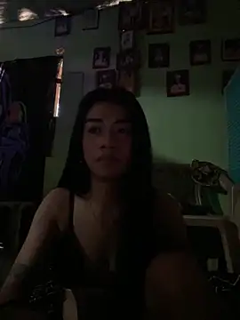 Snapshot of EnviousMaddie chatting on April 24, 8:05 am EnviousMaddie online show from April 24, 8:05 am