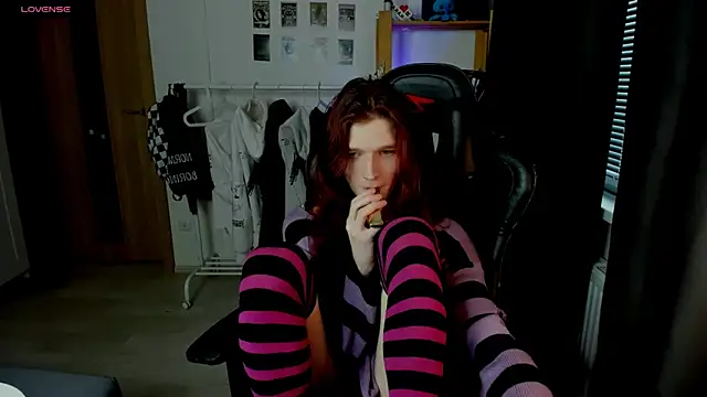 iceseeker2 online show from April 4, 5:58 am