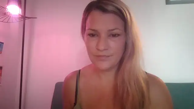 Snapshot of Pxetiteblonde1 chatting on January 12, 12:01 pm Pxetiteblonde1 online show from January 12, 12:01 pm