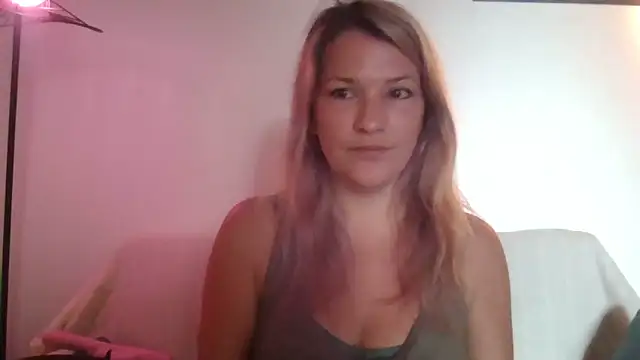 Snapshot of Pxetiteblonde1 chatting on January 8, 11:27 am Pxetiteblonde1 online show from January 8, 11:27 am