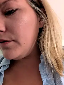 Snapshot of Pxetiteblonde1 chatting on July 15, 10:33 am Pxetiteblonde1 online show from July 15, 10:33 am