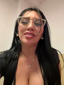 Snapshot of nataliia_queen_ chatting on March 16, 3:25 am nataliia queen online show from March 16, 3:25 am