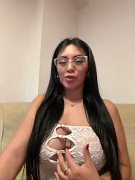 Snapshot of nataliia_queen_ chatting on March 20, 12:00 am nataliia queen online show from March 20, 12:00 am