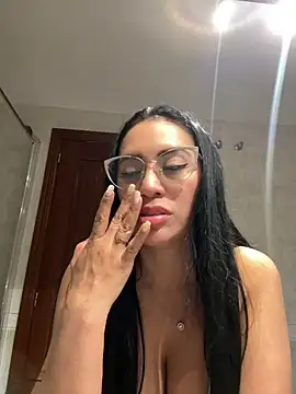 nataliia queen  online show from April 28, 2:27 am