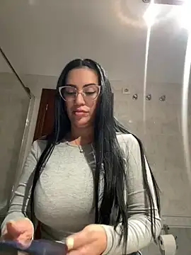 nataliia queen  online show from April 14, 6:46 pm