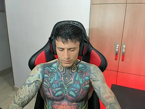 Chrissblack online show from April 4, 1:12 am