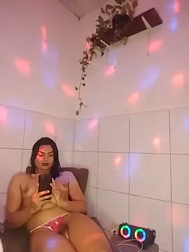 Snapshot of Jade-Morena-Transex-ON chatting on June 28, 1:01 am Jade-Morena-Transex-ON online show from June 28, 1:01 am