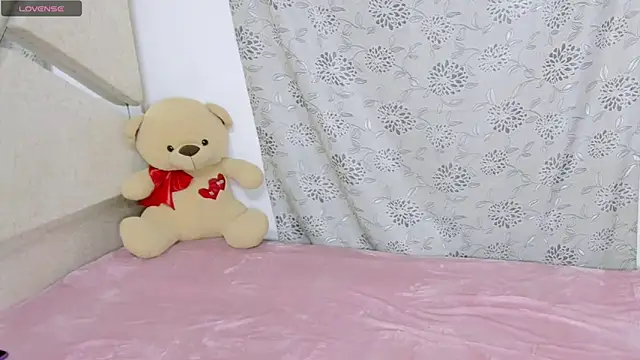 Snapshot of bamby_kittyy chatting on January 8, 2:06 am bamby kittyy online show from January 8, 2:06 am