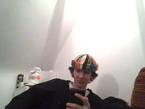 Snapshot of hangskater89 chatting on January 5, 6:11 pm hangskater89 online show from January 5, 6:11 pm