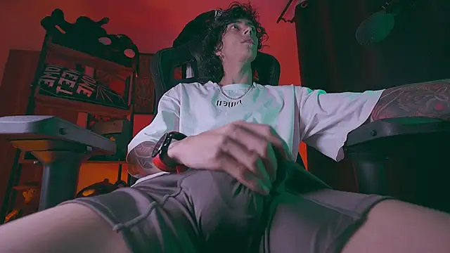 Olliver   y online show from March 30, 3:30 am