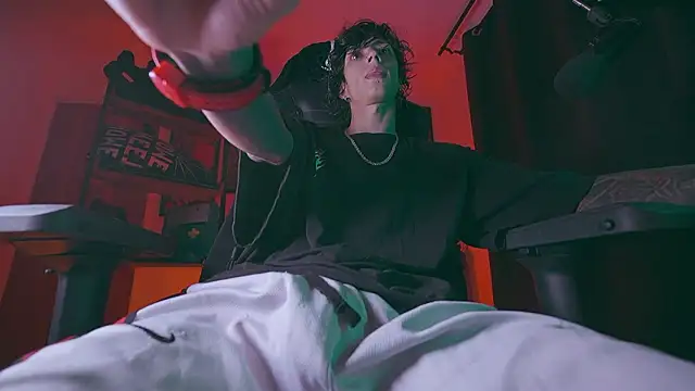 Olliver   y online show from March 31, 2:35 am