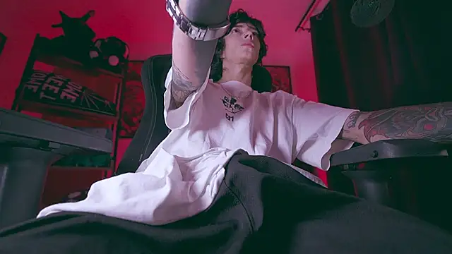 Olliver   y online show from February 27, 3:18 am