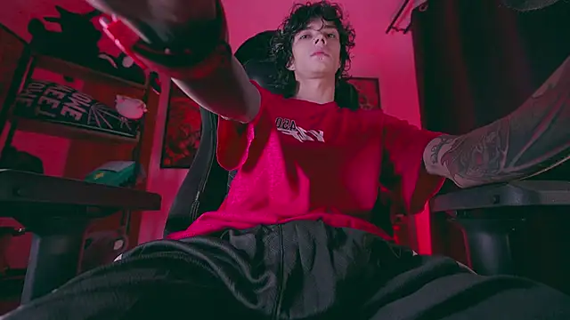 Olliver   y online show from February 8, 3:48 am