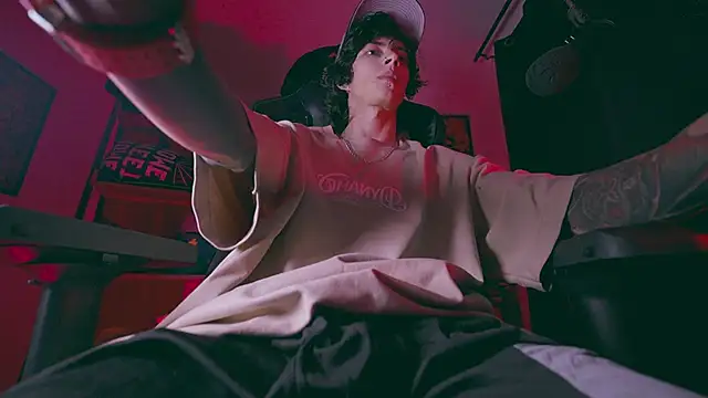 Olliver   y online show from March 5, 7:49 am