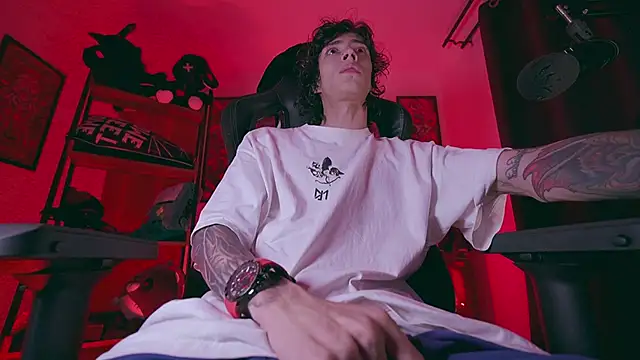 Olliver   y online show from February 3, 2:32 am