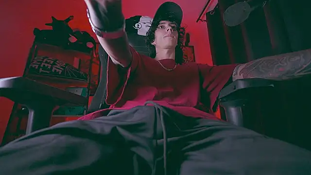 Olliver   y online show from April 19, 1:50 am