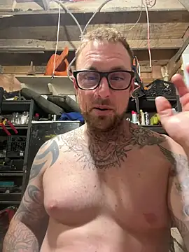 WIDBIGWHITECOCK online show from May 11, 2:46 am