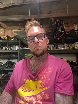 WIDBIGWHITECOCK online show from May 17, 5:18 am