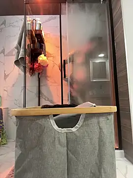 WIDBIGWHITECOCK online show from March 3, 9:55 pm