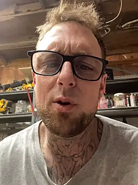 WIDBIGWHITECOCK online show from March 8, 4:27 am