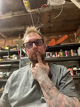 WIDBIGWHITECOCK online show from April 12, 4:27 am