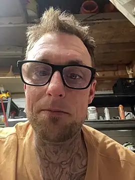 WIDBIGWHITECOCK online show from March 28, 6:14 am