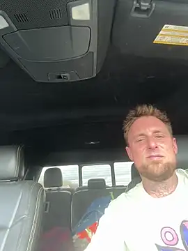 WIDBIGWHITECOCK online show from April 19, 7:38 pm