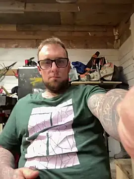 WIDBIGWHITECOCK online show from February 15, 5:41 am