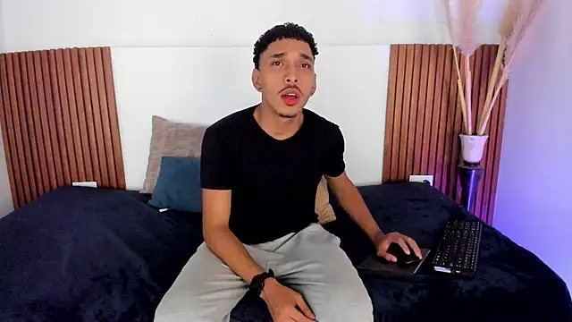 Julian Dark  online show from February 10, 4:22 am