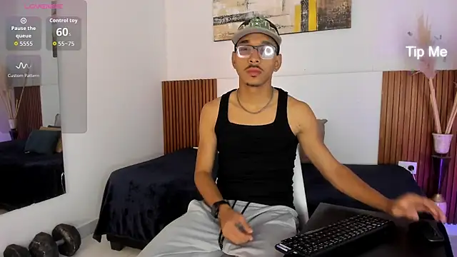 Julian Dark  online show from February 6, 4:30 am